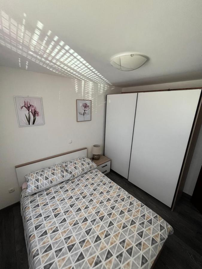 Room In Otocac Helena Exterior photo